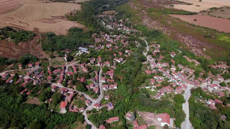 Drohnenflug-über-Die-Stadt-Ralevo-In-Bilgarien