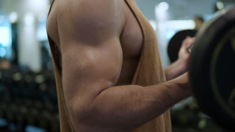 Closeup-of-Man-Bicep-Doing-Bar-Bicep-Curls---profile-view