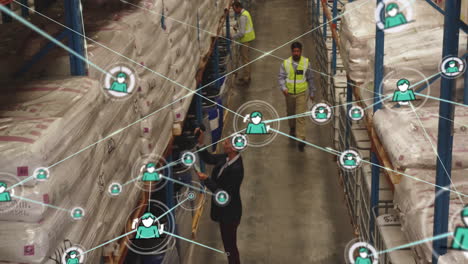 organización del inventario, trabajadores del almacén con red de conexiones y animación logística