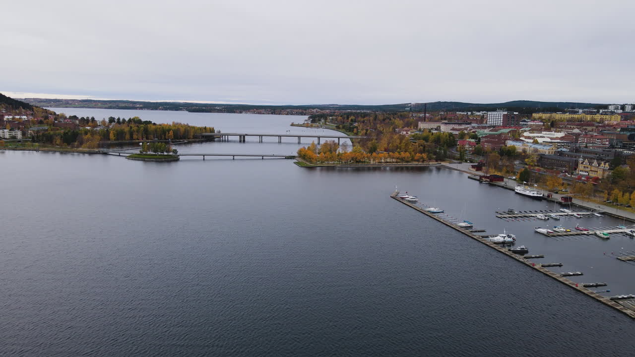 스웨덴의 froson 섬과 ostersund 섬 사이의 다리 - 공중 촬영