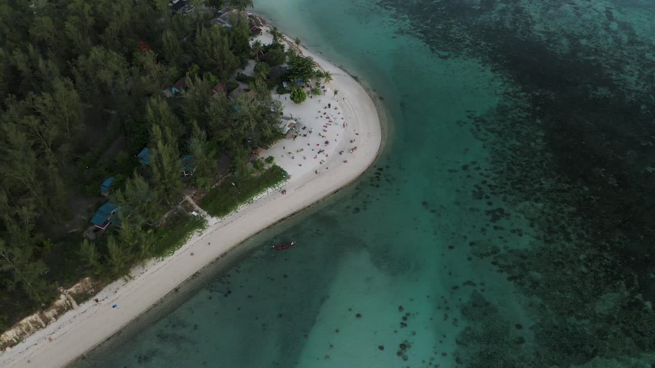 destino turístico popular playa zen en la isla tropical koh phangan