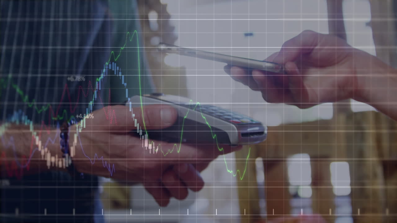 animación del procesamiento de datos financieros sobre diversas personas que pagan con teléfonos inteligentes