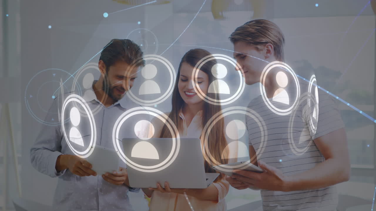 animación de iconos y conexiones sobre empresarios caucásicos en la oficina