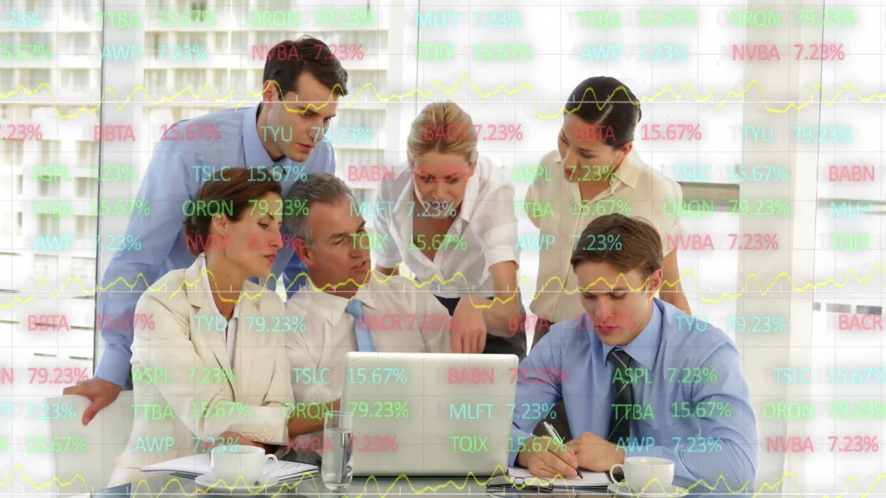 다양한 사업가들이 사무실에서 함께 토론하는 주식 시장 데이터 처리의 애니메이션