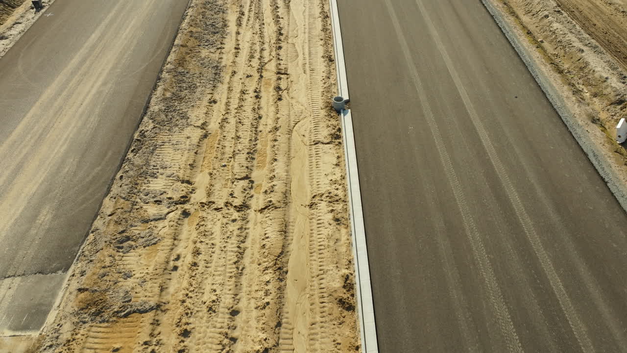 과 건물 에 건설 중인 도로