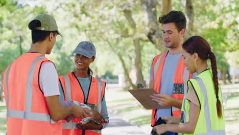 Group-of-volunteers-preparing-to-clean-the-park