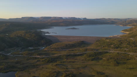 Vista-Aérea-De-Sysenvatnet-Y-Sysen-Dam-En-Eidfjord,-Condado-De-Vestland,-Noruega