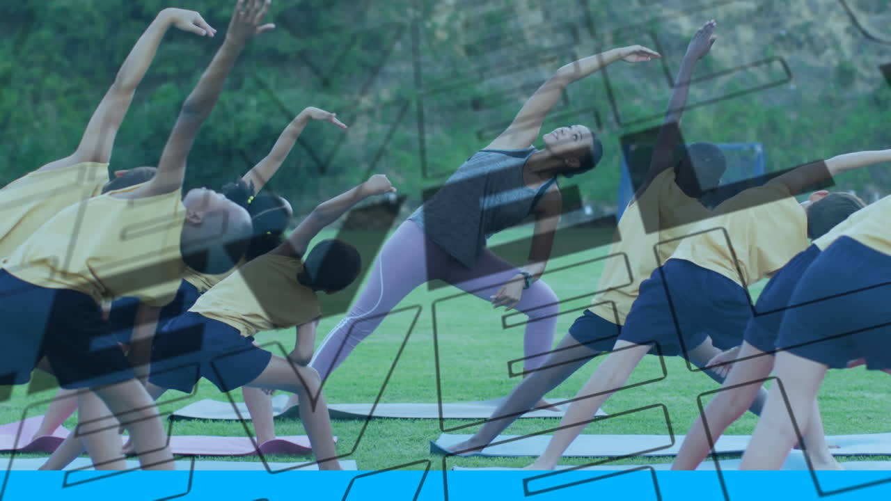 공원에서 스트레칭하는 여성 피트니스 강사와 함께 어린이들을 대상으로 한 레벨 업 텍스트의 애니메이션