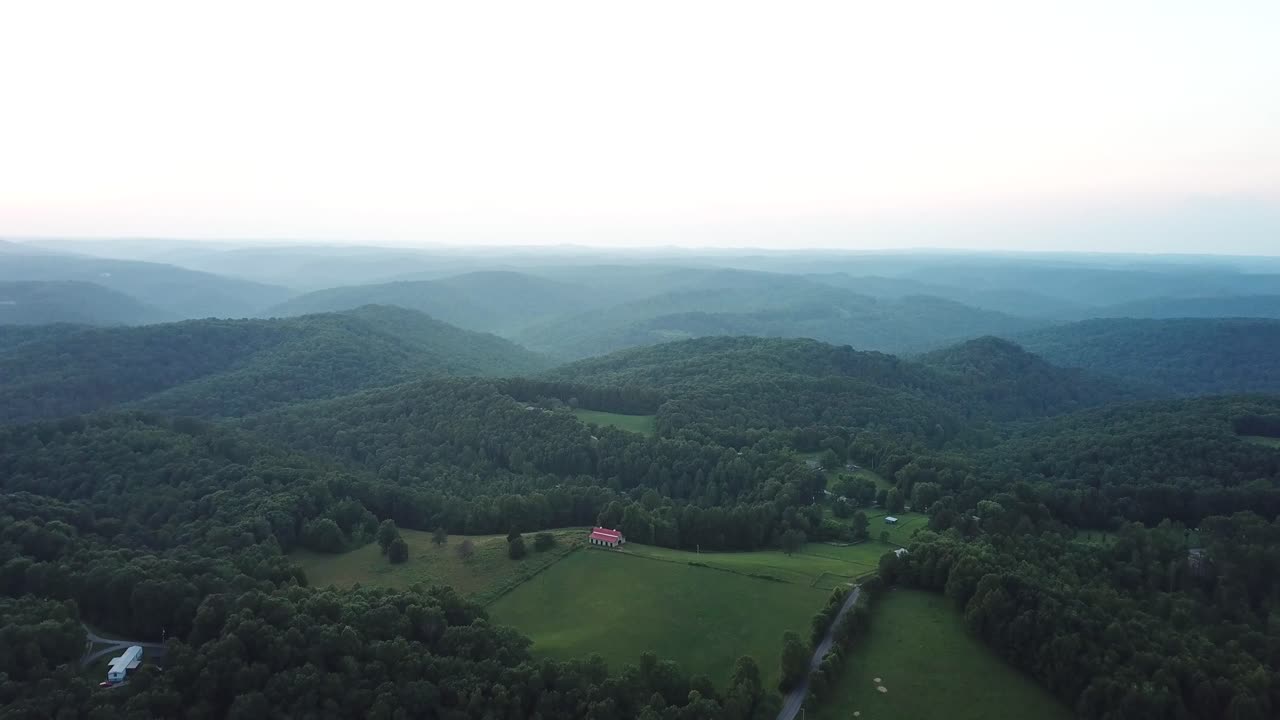 establo de caballos en las montañas