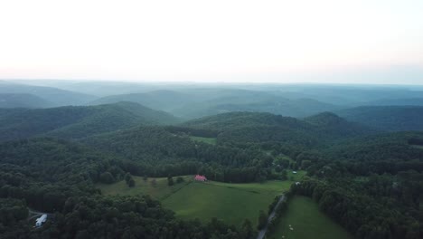 Horse-barn-in-the-Mountains