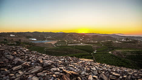 Amanecer-En-Campos-Agrícolas-En-Clima-Cálido-En-El-Sur-De-Europa,-Lapso-De-Tiempo