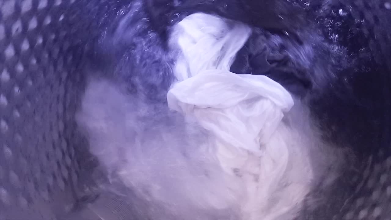 el tambor de la máquina de lavar.