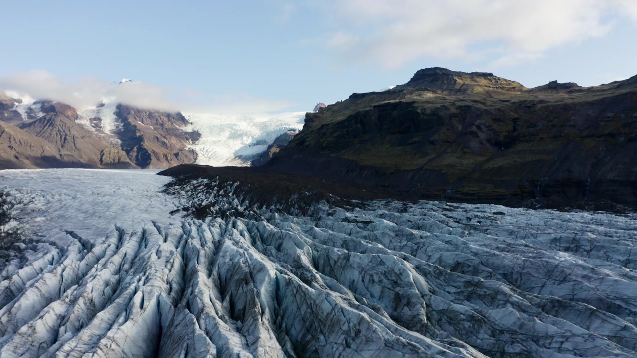 Panorerende udsigt, naturligt isdækket miljø, frossen arktisk destination.