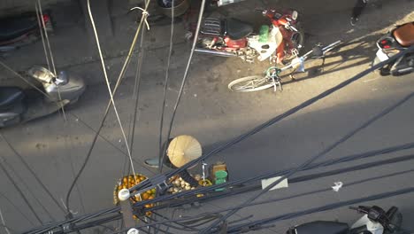 Vietnamesischer-Obstverkäufer-Mit-Fahrrad