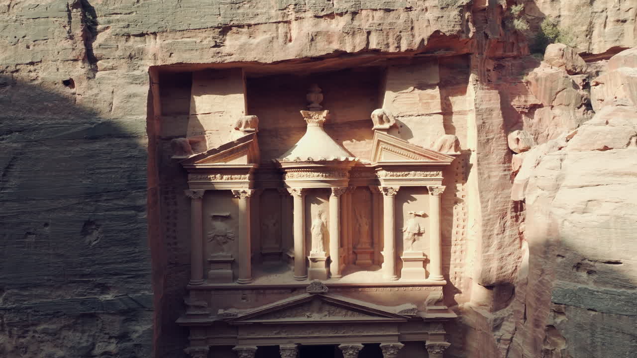 el tesoro detalles de esculturas antiguas, nuevo mundo de maravillas, ciudad de petra, primer plano aéreo