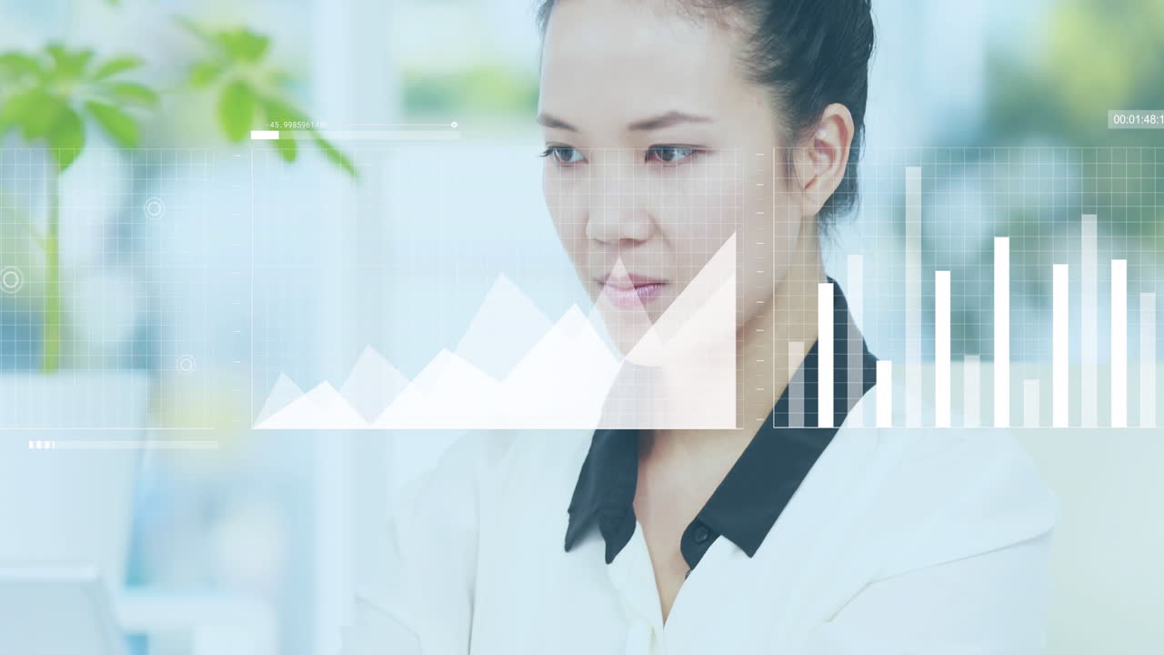 아시아 사업가 여성에 대한 금융 데이터 처리 애니메이션