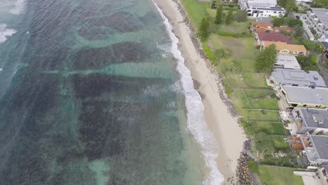 Überfliegen-Von-Häusern---Lennox-Heads---Northern-Rivers-Region---New-South-Wales---Australien---Luftaufnahme