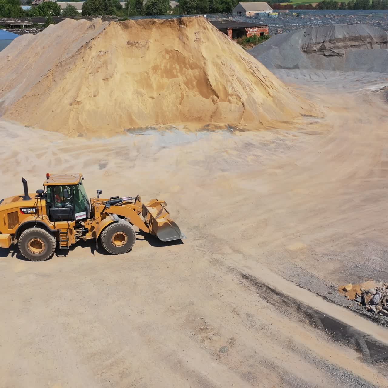 Equipment for production of asphalt