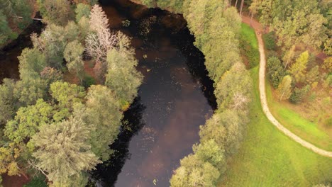 estanque y parque de la ciudad de gulbene