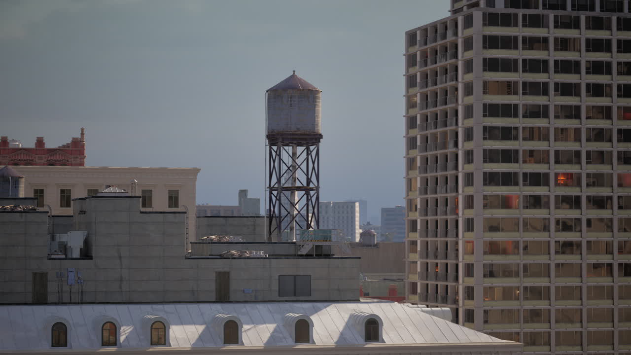 paisaje urbano con torre de agua y edificios modernos