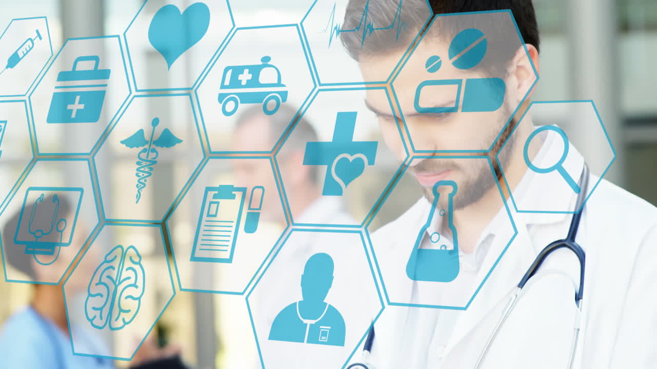 디지털 태블릿을 사용하는 백인 남성 의사에 대한 다중 의료 아이콘의 디지털 구성