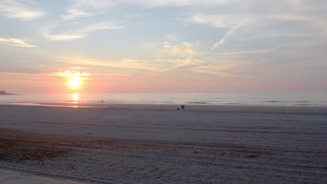 Toma-Estacionaria-Del-Amanecer-En-La-Playa-De-Jenness-En-Rye,-Nueva-Hampshire.