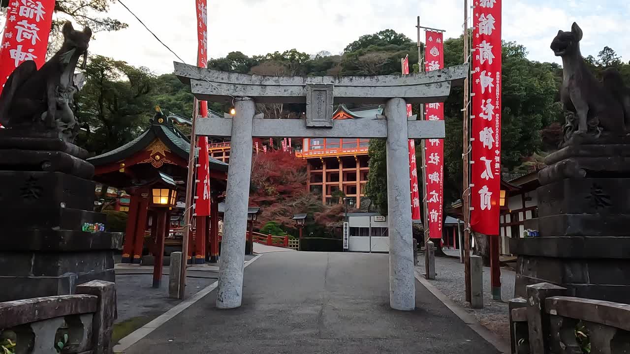 el santuario de yutoku inari en kyushu, japón