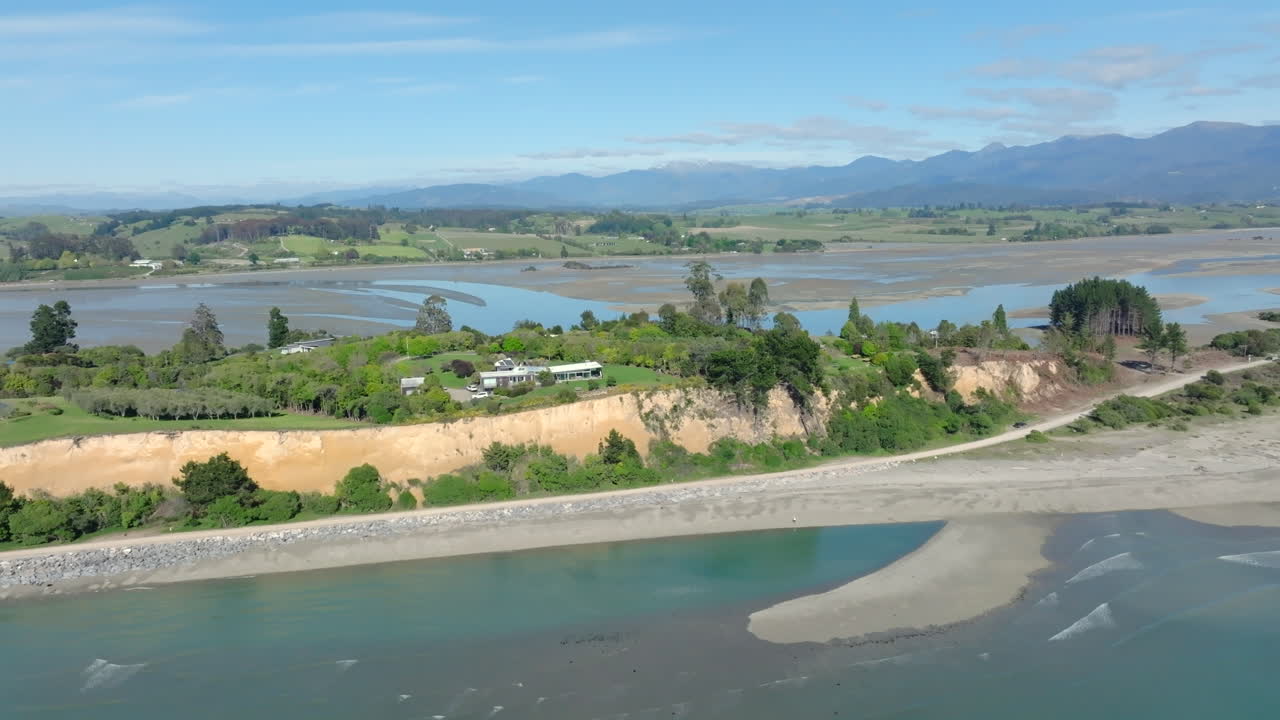 뉴질랜드 타스만 지방의 키나 반도에서 날아오는 드론