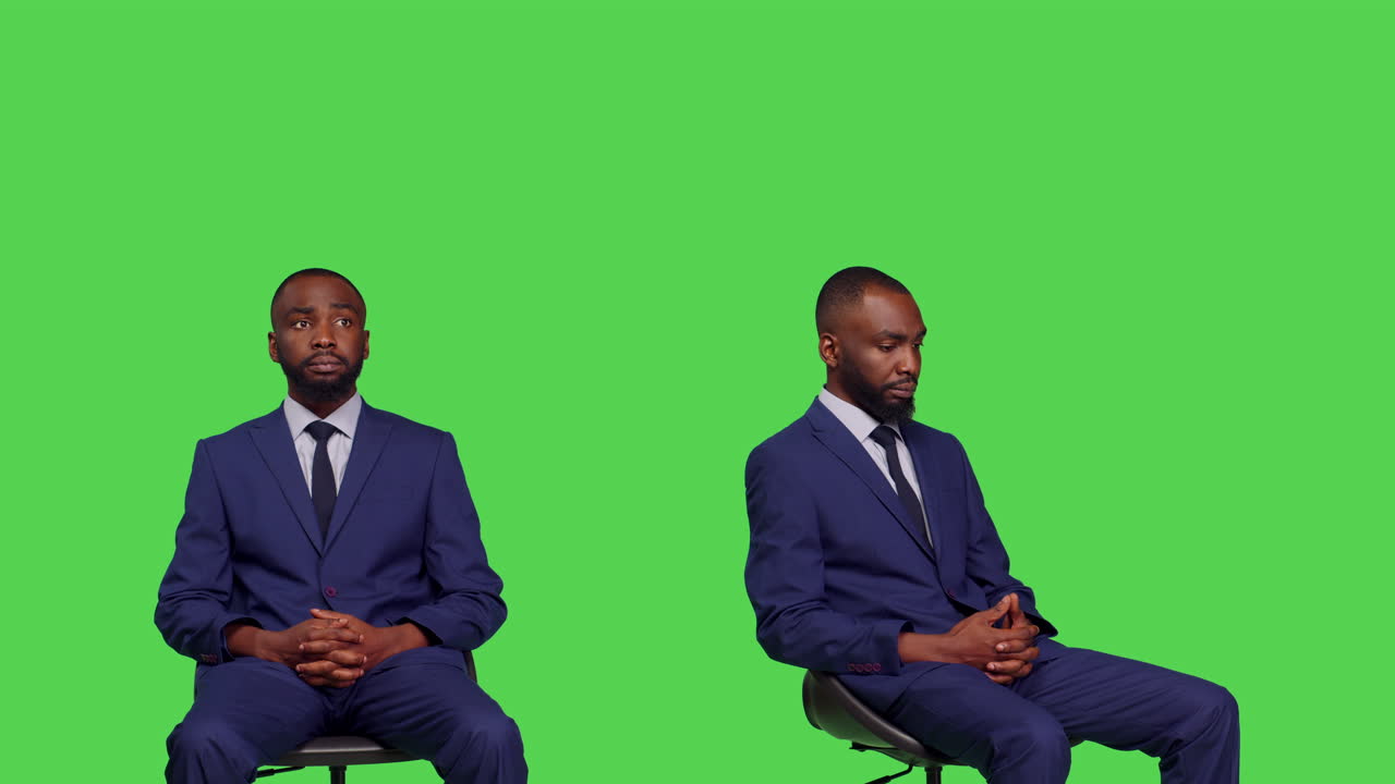Dois empresários afro-americanos de terno em tela verde
