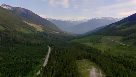 país por carretera de la autopista 99 en dirección a pemberton, columbia británica, canadá