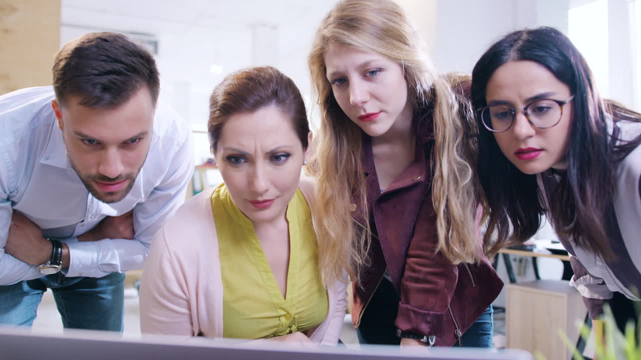 colaboración en el equipo se centra intensamente en