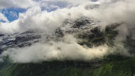 Paisaje-De-Vista-Superior-De-Nubes-De-Montaña.-Hermosa-Naturaleza-Noruega-Paisaje-Natural