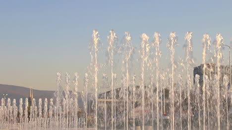 Springbrunnen-Und-Stadtbild-In-Der-Kroatischen-Hauptstadt-Zagreb-In-Zeitlupe