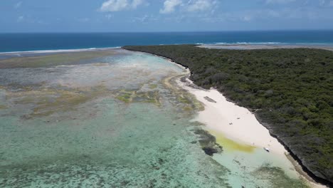 descripción general de la isla de pungume tanzania áfrica sur de la isla de zanzíbar, toma ascendente del pedestal aéreo