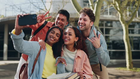 Studenten,-Personengruppe-Und-Universitäts-Selfie