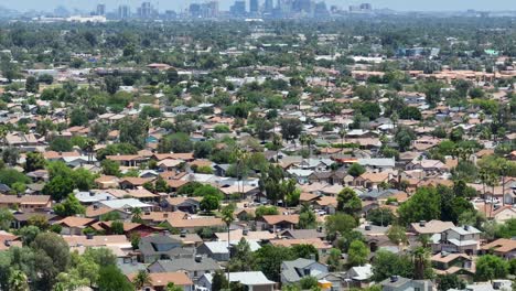 vecindarios en expansión en los suburbios de una gran ciudad estadounidense