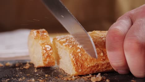 cortando una baguette