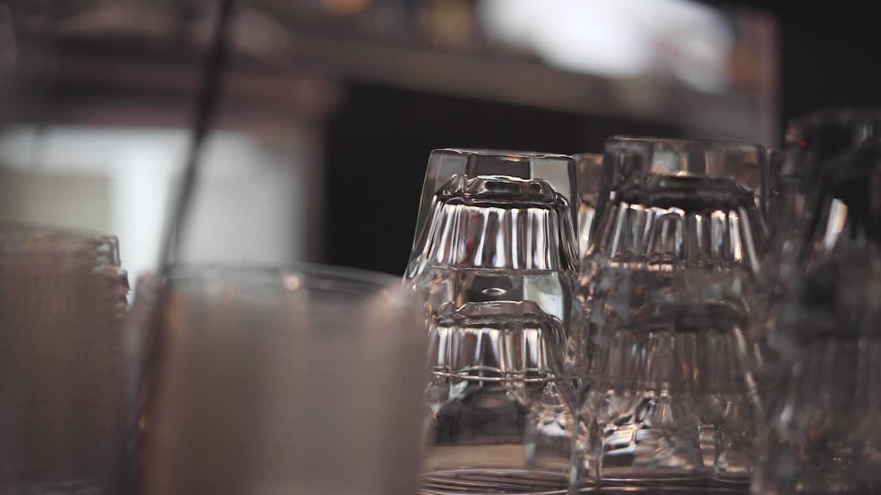 vasos sentados en fila-1