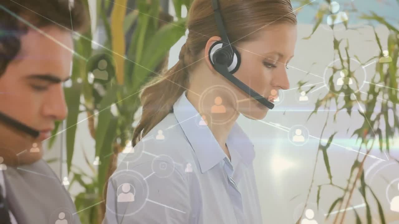 анимация сети соединений через различных бизнесменов, носящих телефонные наушники.