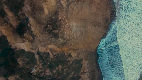 Vista-Aérea-De-La-Falla-Del-Farol-De-La-Playa-De-Los-Negros