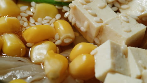 sopa de tofu y maíz