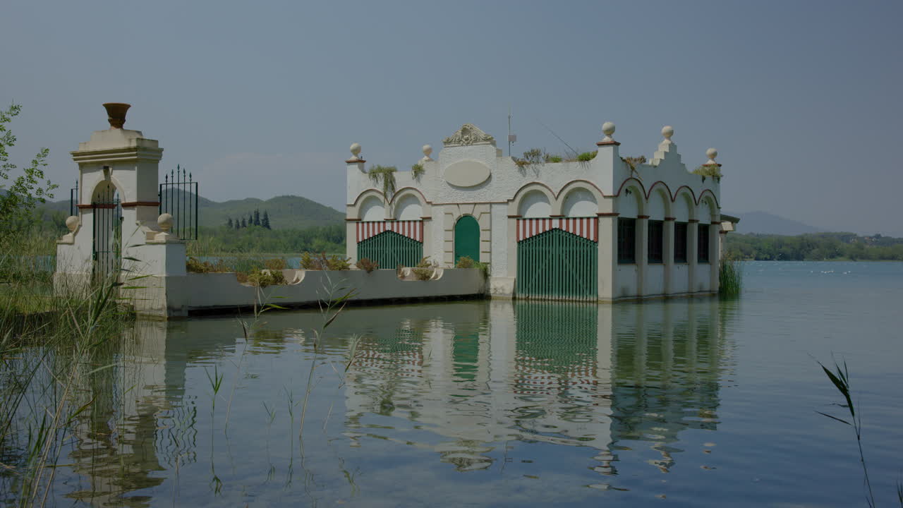 el lago de banyoles en cataluña, españa