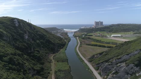 Río-En-La-Vista-Aérea-De-Las-Montañas