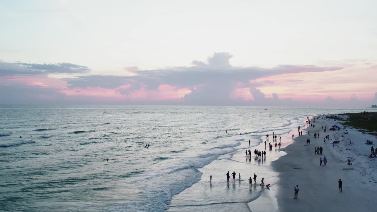 Beautiful Florida sunset in Sarasota. Forward moving shot of horizon. 60 fps