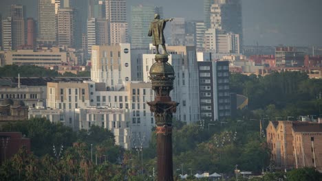 estatua de colon cerca 4k 00