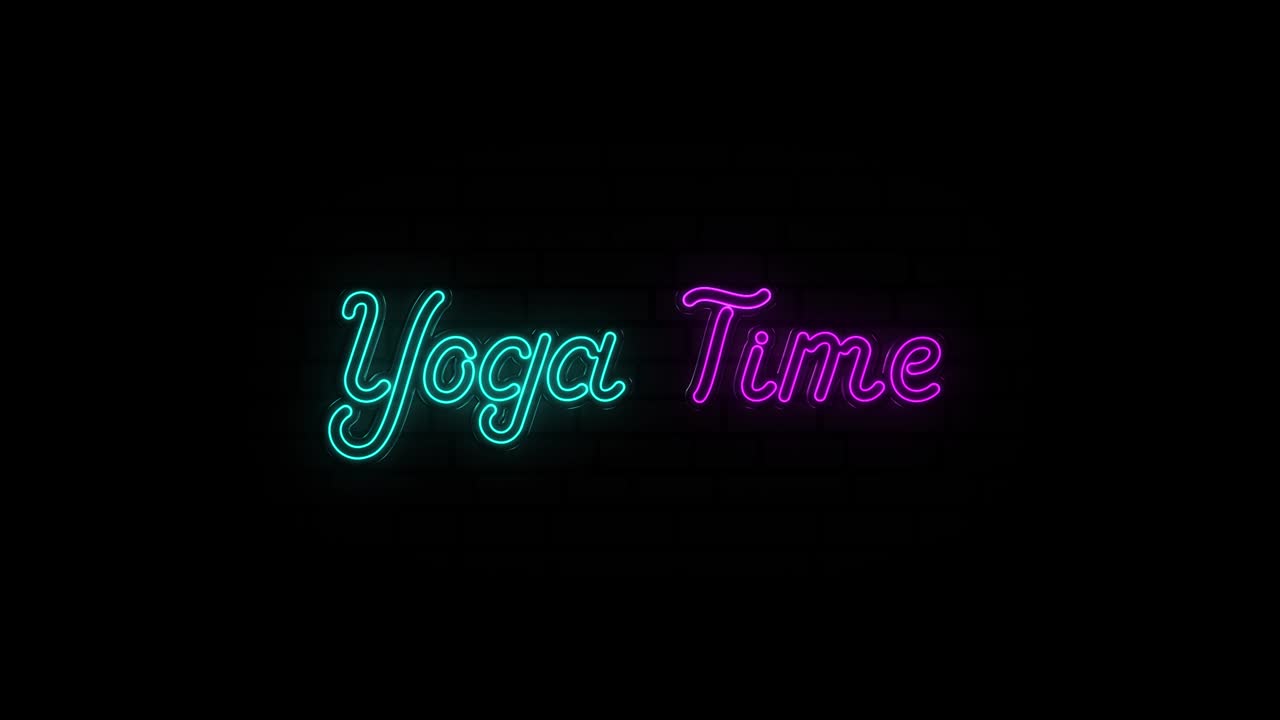 Testo "Yoga time" con luce al neon che brilla su sfondo nero.