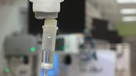 Die-Intravenöse-Therapie-Ist-Eine-Therapie,-Bei-Der-Flüssigkeiten-Direkt-In-Eine-Vene-Abgegeben-Werden