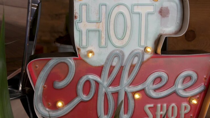 einfaches vintage-coffee-shop-display – schwenk-nahaufnahme