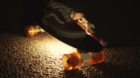 Licht-Unter-Einem-Pennyboard-Skateboard