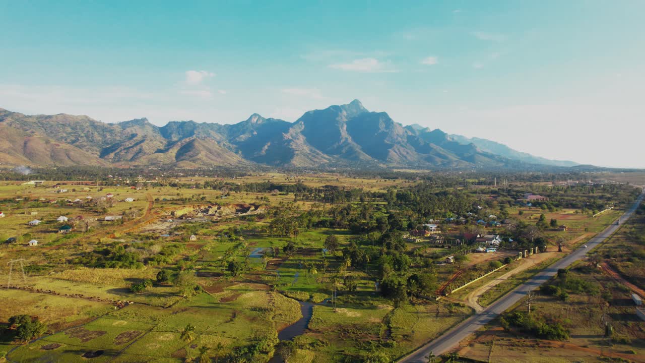 Vista aerea della città di Morogoro in Tanzania
